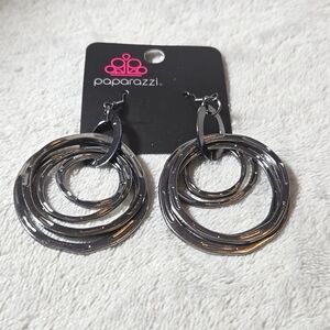 #323 Clearance 💢 NWT Paparazzi Earring ~ Ringing Radiance - Black